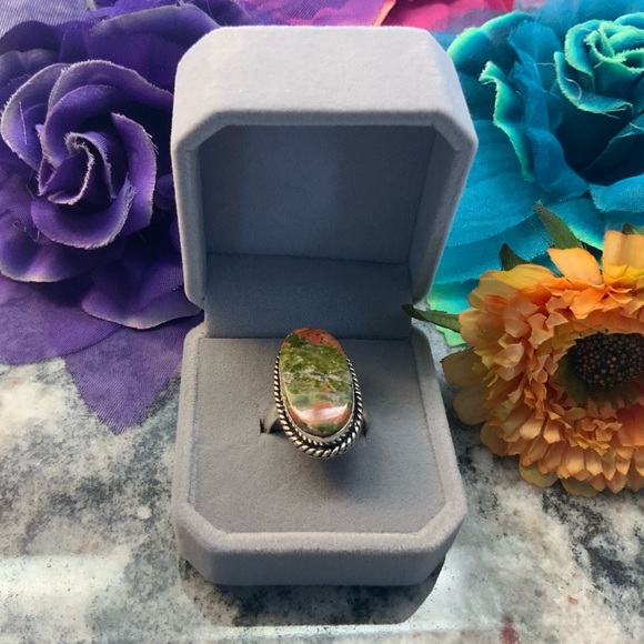 Jewelry - Sterling silver Unikite oval stone ring. 7.25